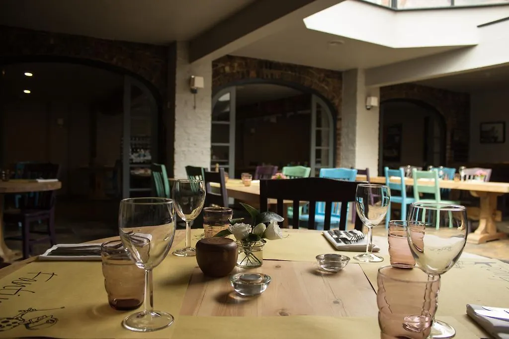 ***  서스크 Fantinos B&B 영국