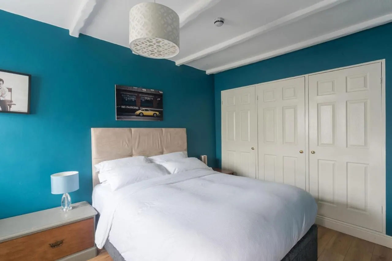서스크 Fantinos B&B 3*,  영국
